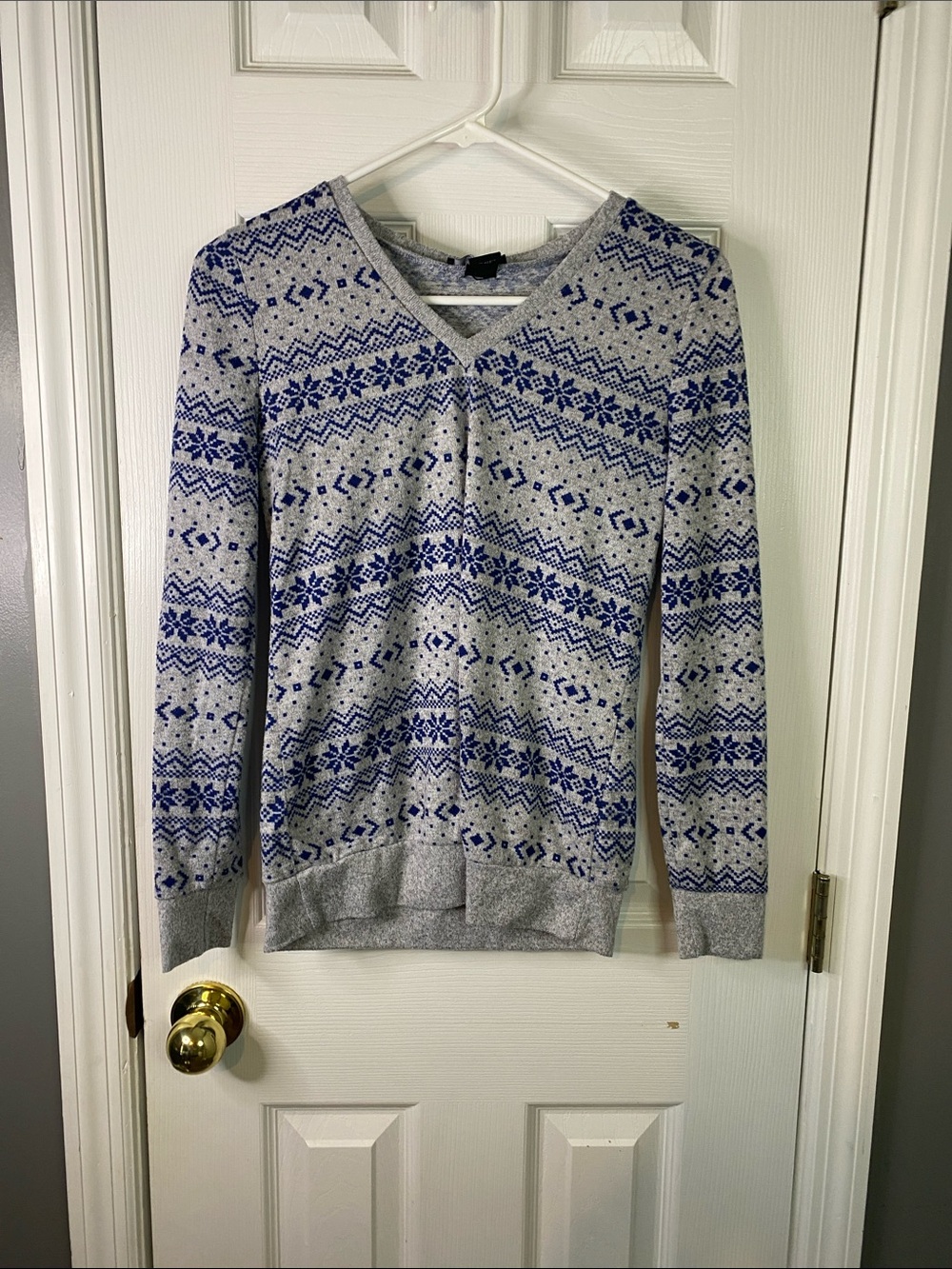 Deb Grey and Blue Fair Isle V-Neck Women’s Sweater Size Small.